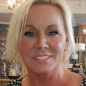 Meet your Posher, Debbie